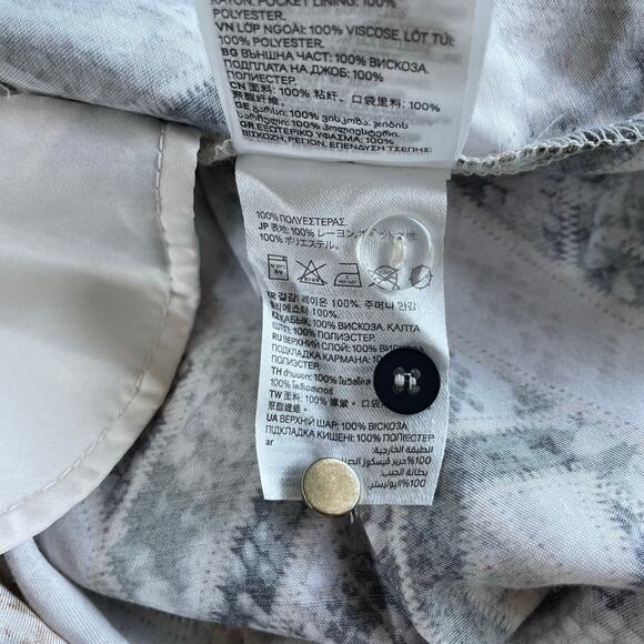 🔥H&M Mob Wife Snake Print Patches Style Satin Ankle Jumpsuit Women Size 0 - Picture 13 of 17